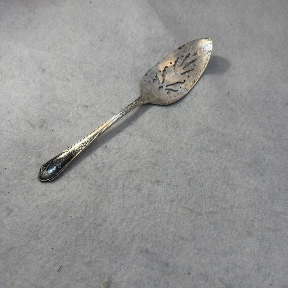 Wm A Rogers A1 Plus Pierced Pie Cake Server Oneida 1936 Meadowbrook Silverplate